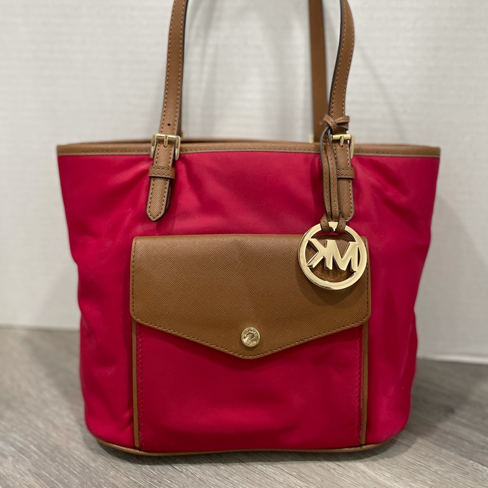 MK medium/small purse 👜